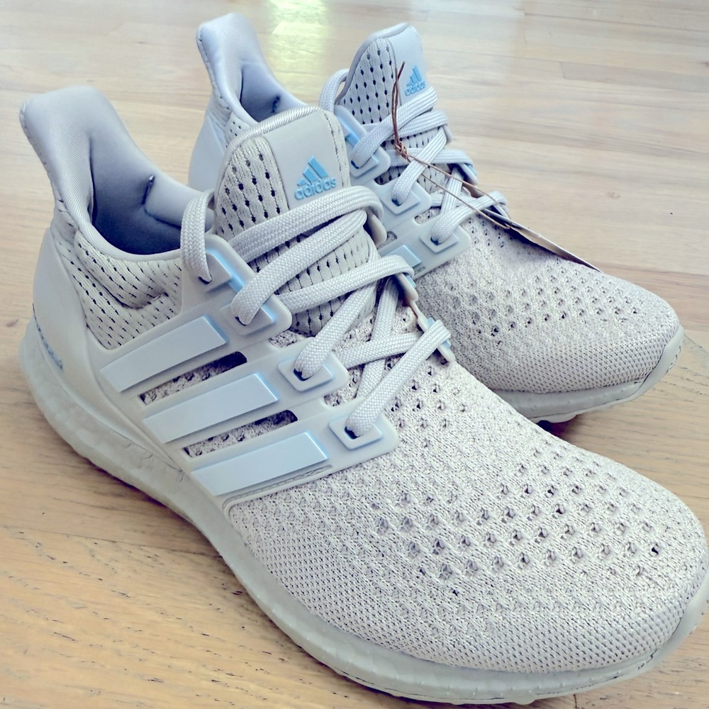 adidas Ultraboost 1.0 Women’s Sz 5.0
Grey One / Cloud White / Glow Blue